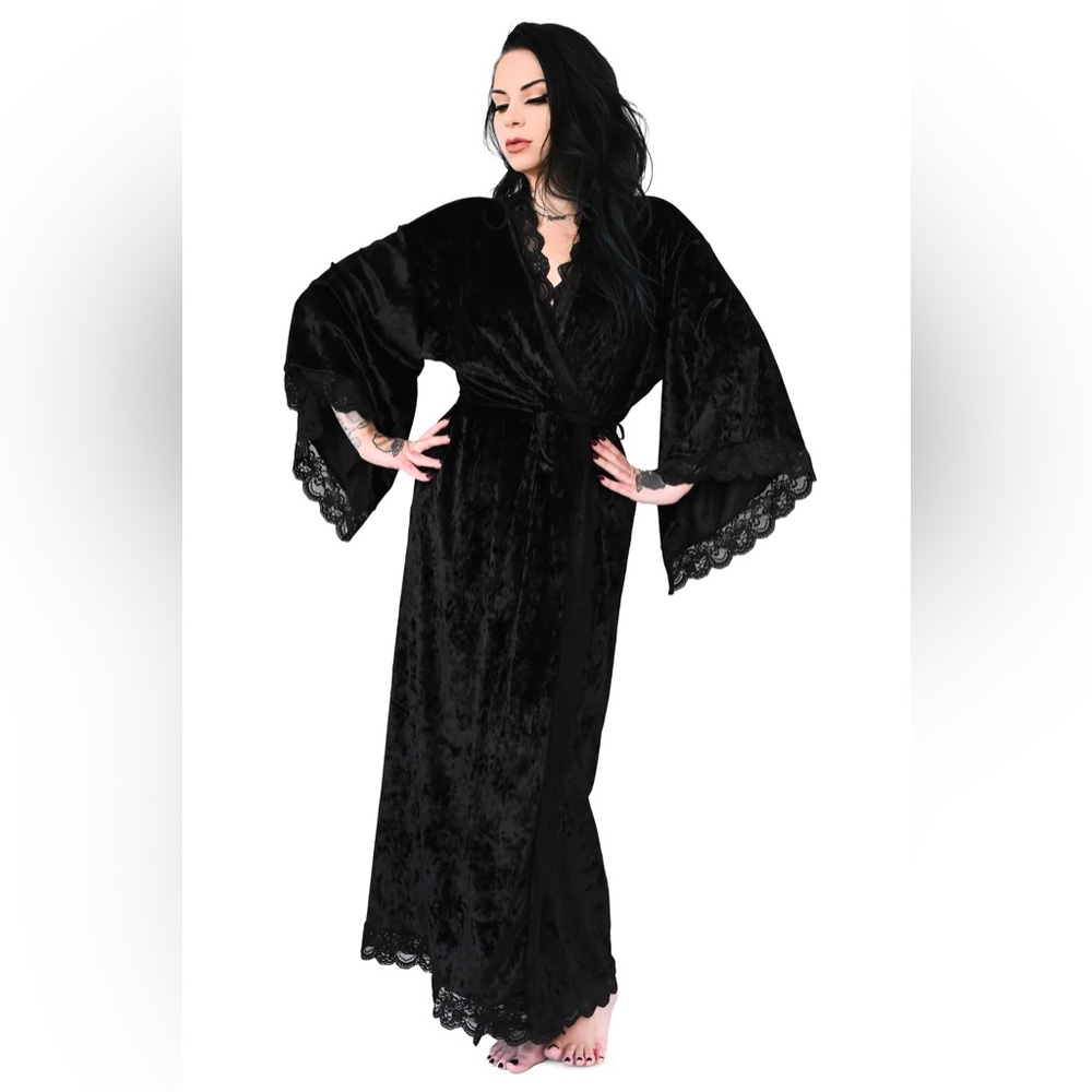 NWOT Foxblood "Bathory" Black Velvet Dressing Robe XS/S